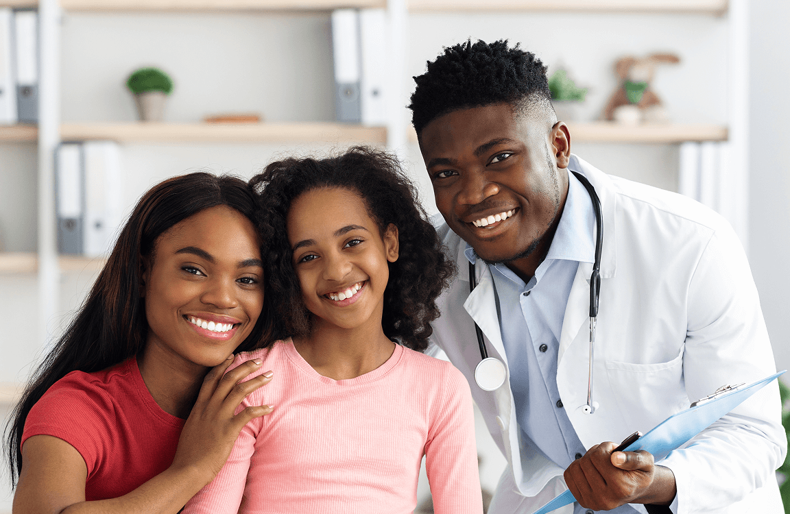 portrait-cheerful-black-family-having-appointment-with-doctor 1 (1) (1)